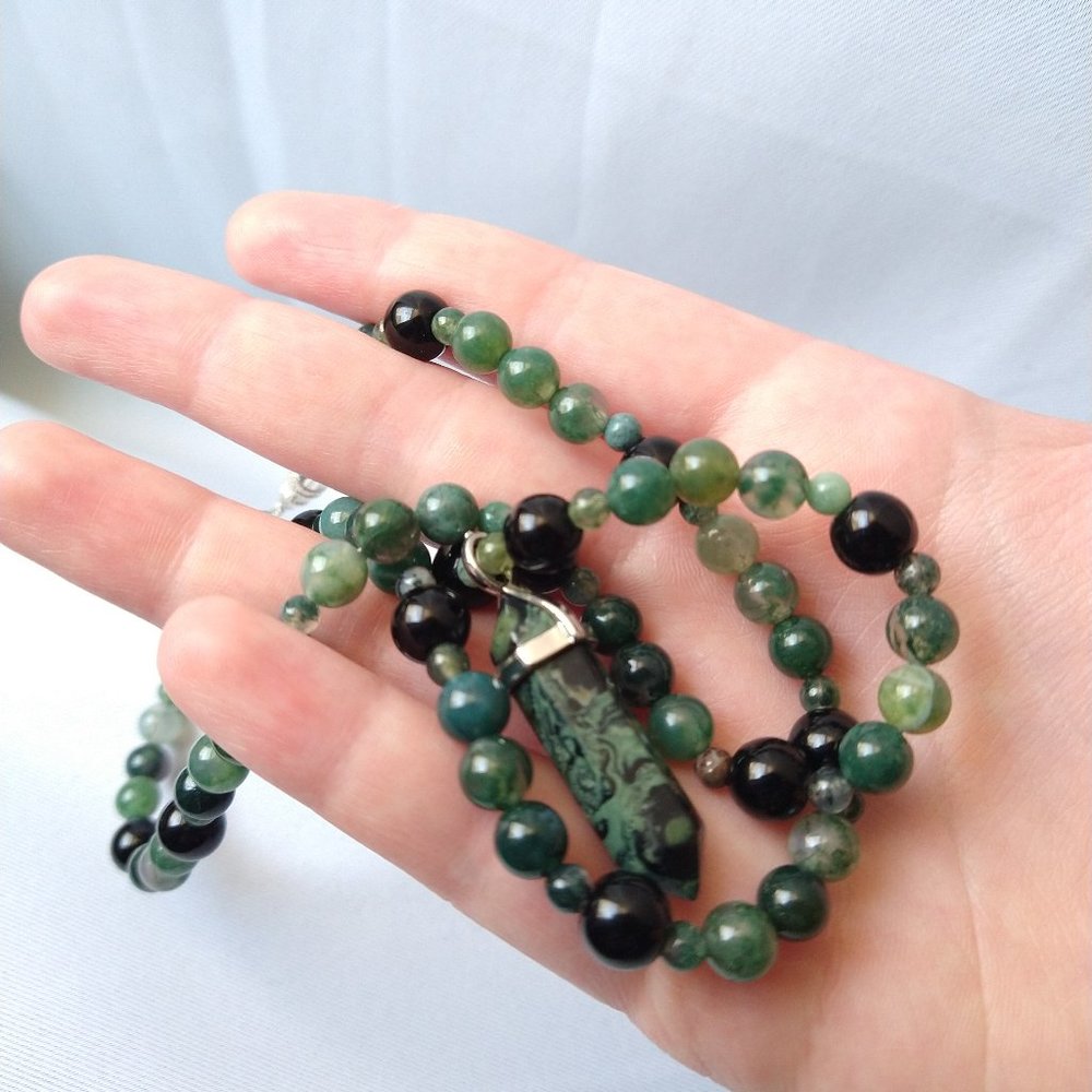Element Necklace: Mossy Caverns - Picture 5 of 6